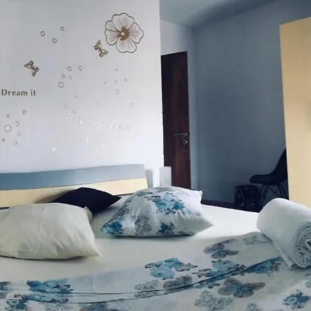Ferienwohnung In Kuciste Mit Privatem Balkon Apartment *